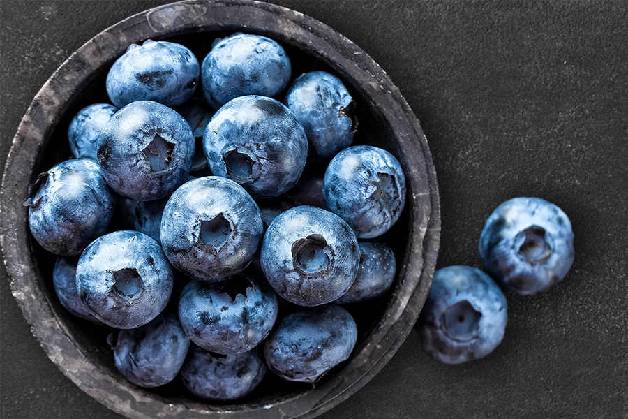 A bowl of blueberries.